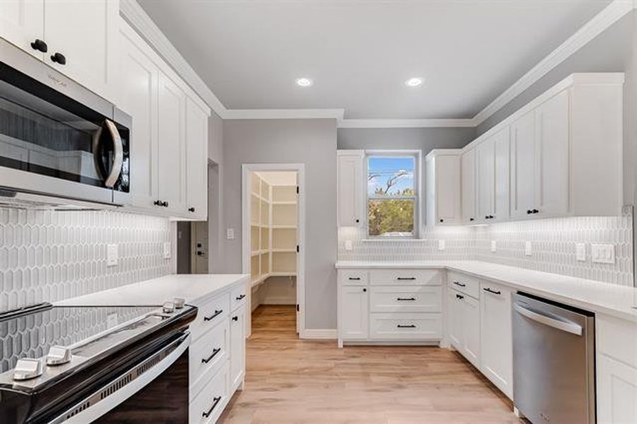 Furnished interior view inside a new home in , Marble Falls (Image 17). Furnished interior view inside a new home in , Marble Falls (Image 17).
