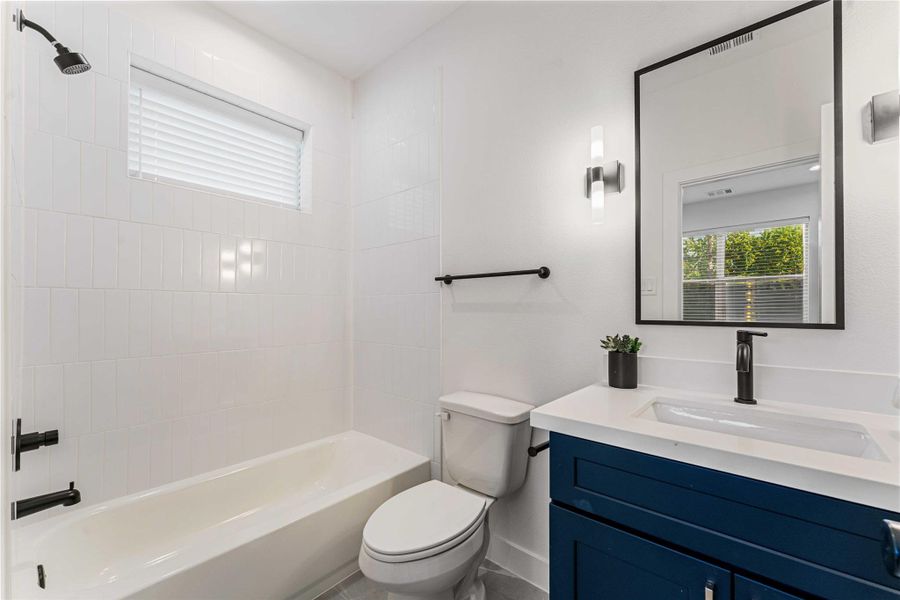 Full bathroom connected to the third bedroom Full bathroom connected to the third bedroom