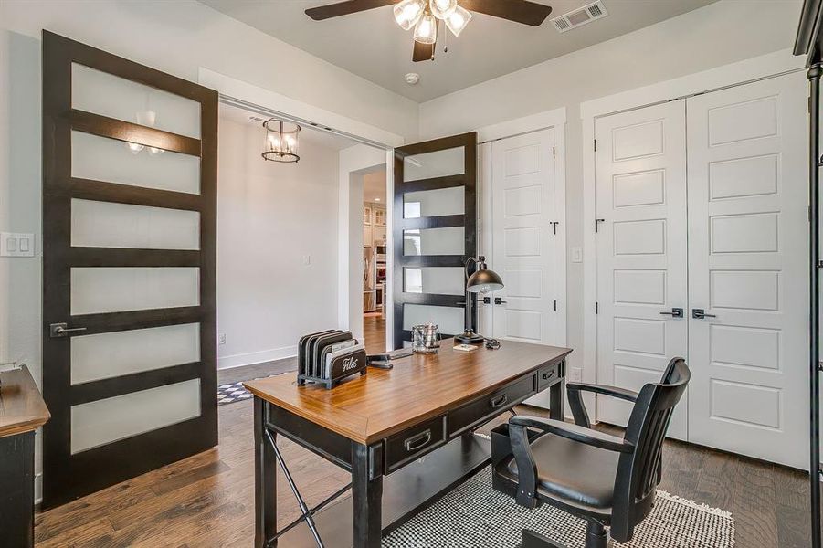 Furnished interior view inside a new home in , Waxahachie (Image 7).