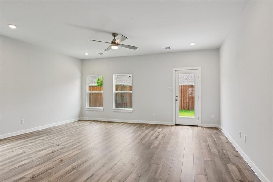 Spacious, unfurnished interior of a new home in Summerwood Estates, Red Oak (Image 33).