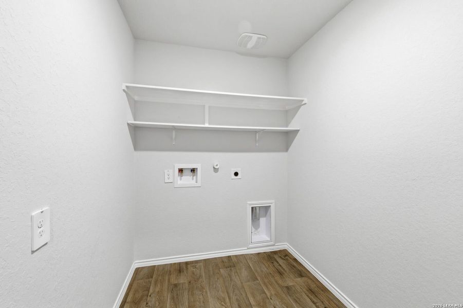 Spacious, unfurnished interior of a new home in Arroyo Ranch, Seguin (Image 15).