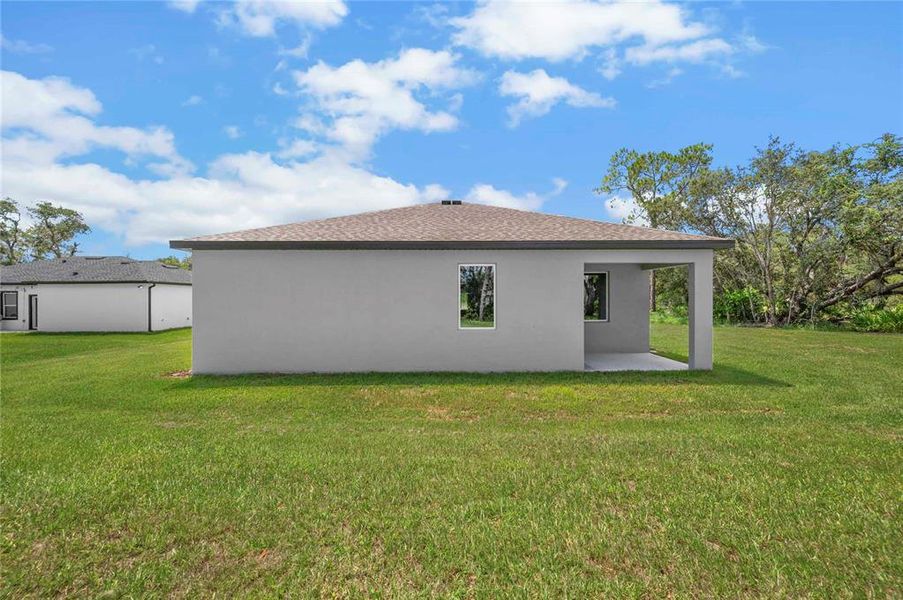 Exterior details and patio area of a home in , Poinciana (Image 1).