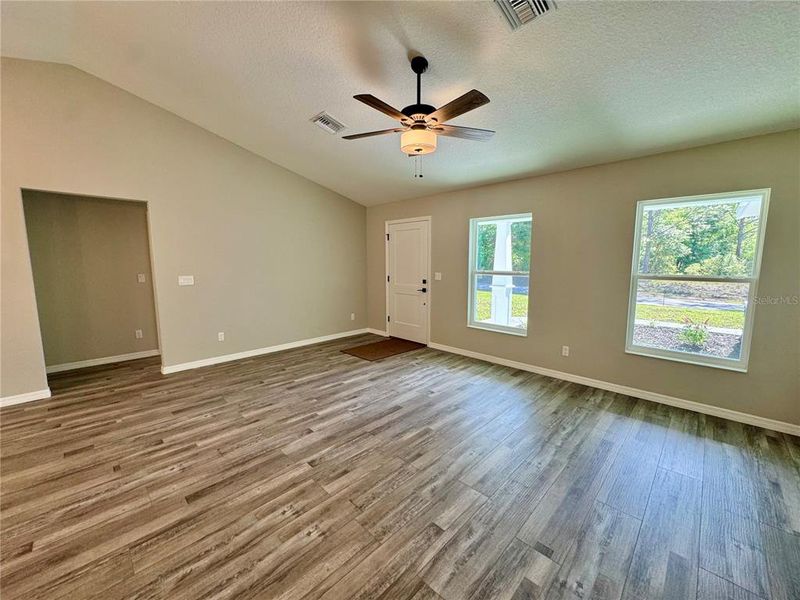 Spacious, unfurnished interior of a new home in , Dunnellon (Image 15).