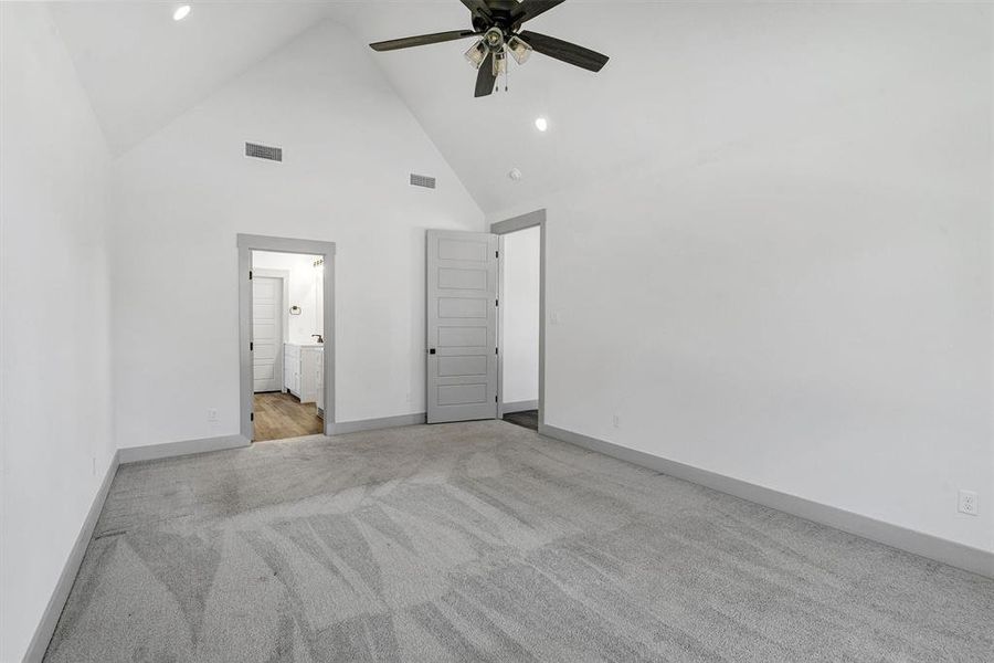 Spacious, unfurnished interior of a new home in , Tolar (Image 23).