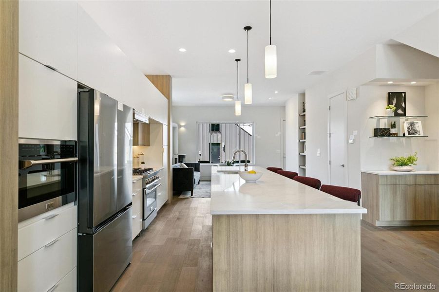 Samsung Twin Cooling Fridge with Beverage Center!