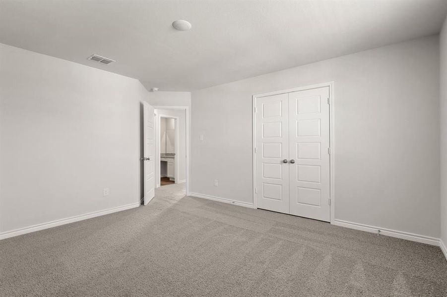 Spacious, unfurnished interior of a new home in Sycamore Landing, Fort Worth (Image 17).