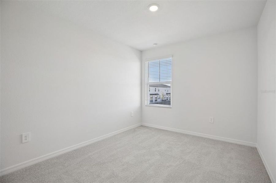 Spacious, unfurnished interior of a new home in The Reserve at Hammock Oaks Townes, Lady Lake (Image 35).