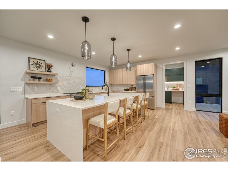 Large Kitchen Island with Seating for 4. Main Level