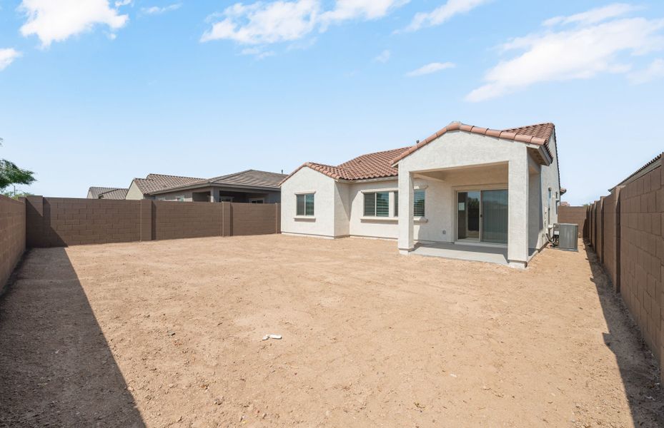 Exterior details and patio area of a home in El Cidro, Goodyear (Image 3).
