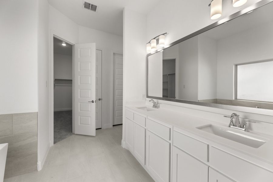 Representative furnished interior of a home built from the Westwood by Sandlin Homes in Lakesong, Midlothian (Image 11).