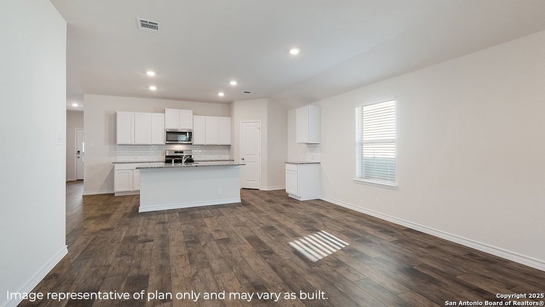 Spacious, unfurnished interior of a new home in The Birch at Spencer Ranch, Boerne (Image 11).