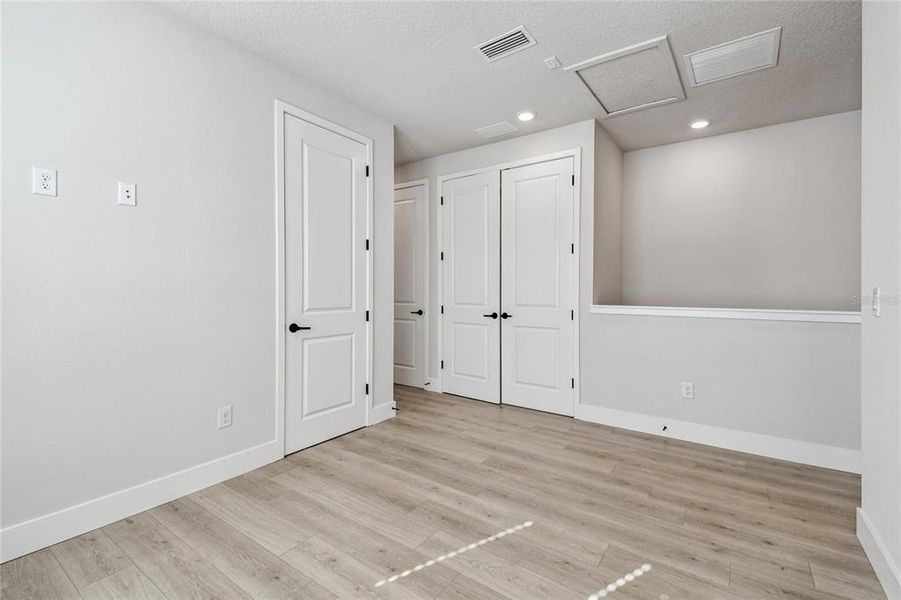 Spacious, unfurnished interior of a new home in , Tampa (Image 27).