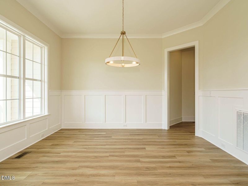 008-1280x960-dining-room