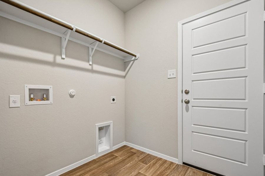 Spacious, unfurnished interior of a new home in Hymeadow, San Marcos (Image 23).