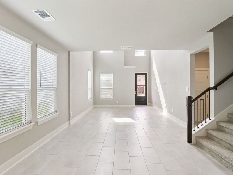 Spacious, unfurnished interior of a new home in Kallison Ranch, San Antonio (Image 14).