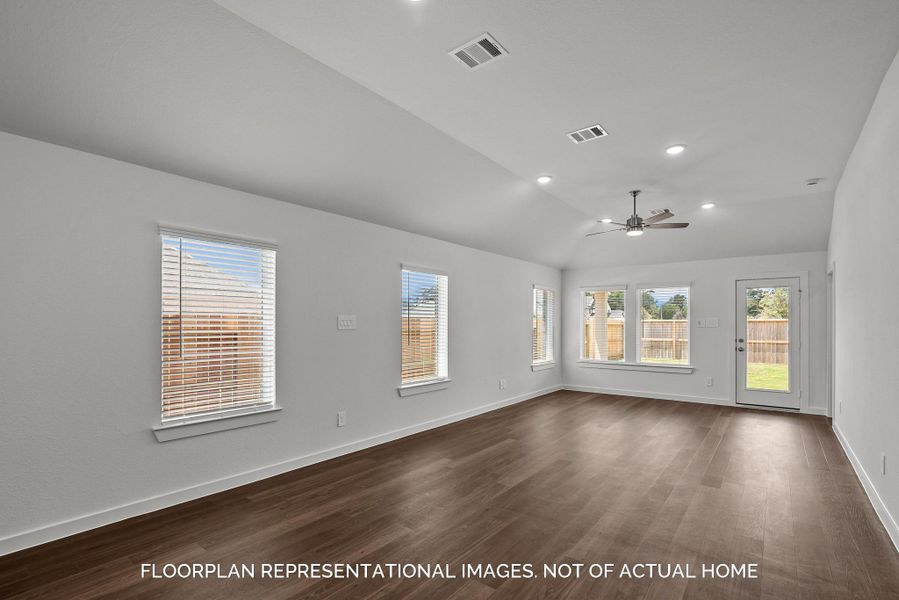 Spacious, unfurnished interior of a new home in Indian Springs, Crosby (Image 10).
