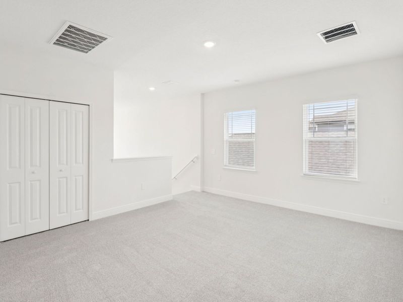 Spacious, unfurnished interior of a new home in Cyrene at Minneola, Minneola (Image 10).