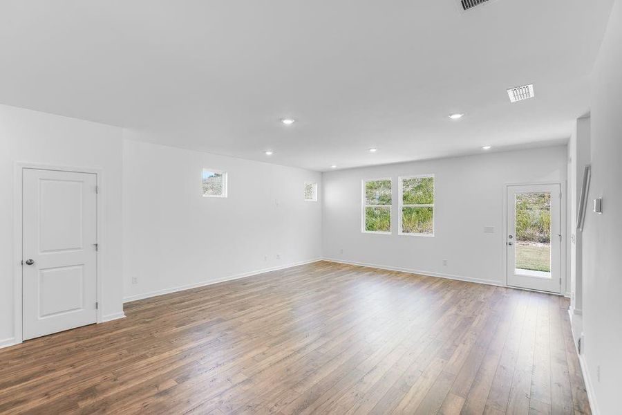 Spacious, unfurnished interior of a new home in Heritage River, Euharlee (Image 17).