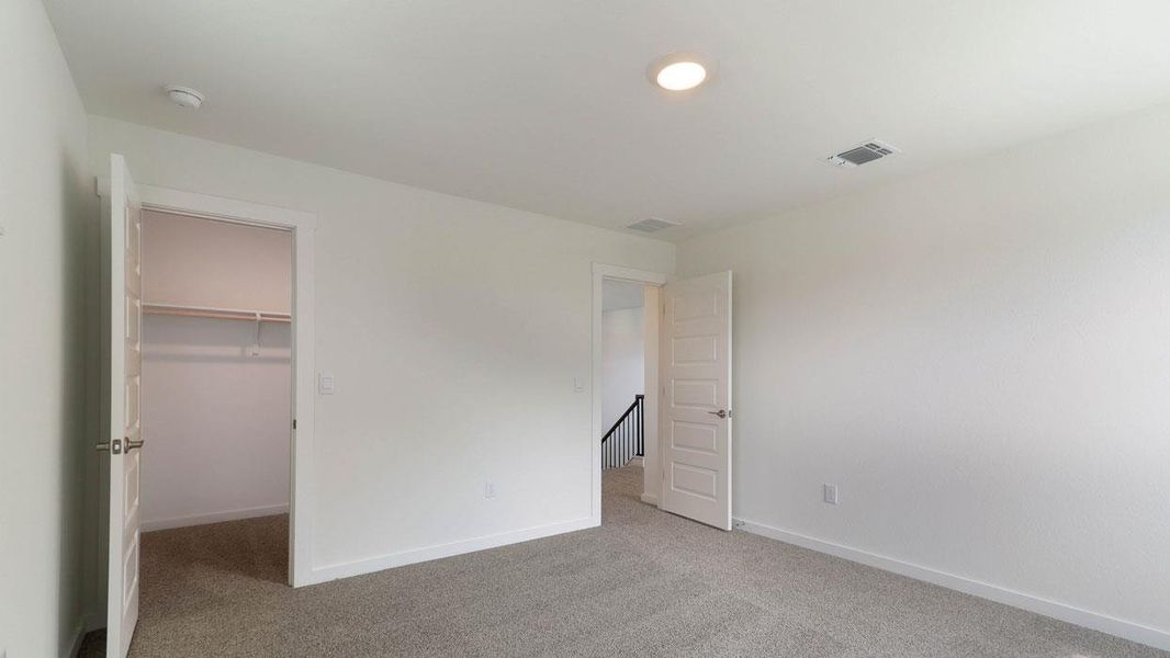 Spacious, unfurnished interior of a new home in Rosenbusch Ranch, Leander (Image 10).