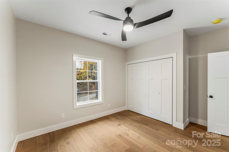 Spacious, unfurnished interior of a new home in , Nebo (Image 19).