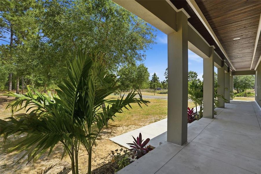 Exterior details and patio area of a home in , Labelle (Image 3).