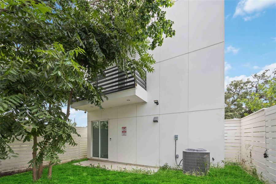 Front exterior of a new home in , Houston, TX, highlighting curb appeal (Image 19). Front exterior of a new home in , Houston, TX, highlighting curb appeal (Image 19).