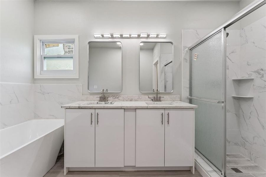 Furnished interior view inside a new home in , Orlando (Image 32).