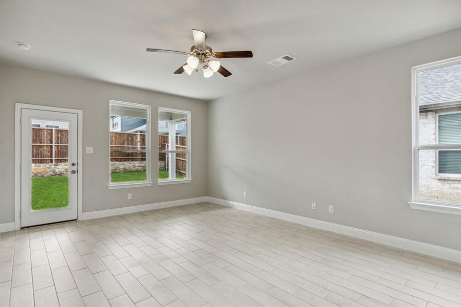 Spacious, unfurnished interior of a new home in Venetian, Weston (Image 12).