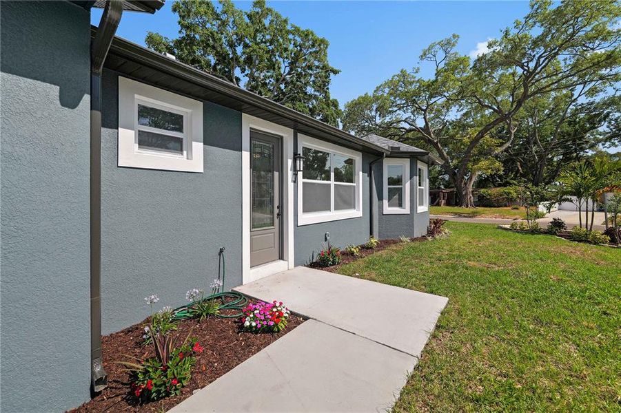 Exterior details and patio area of a home in , Tampa (Image 27).