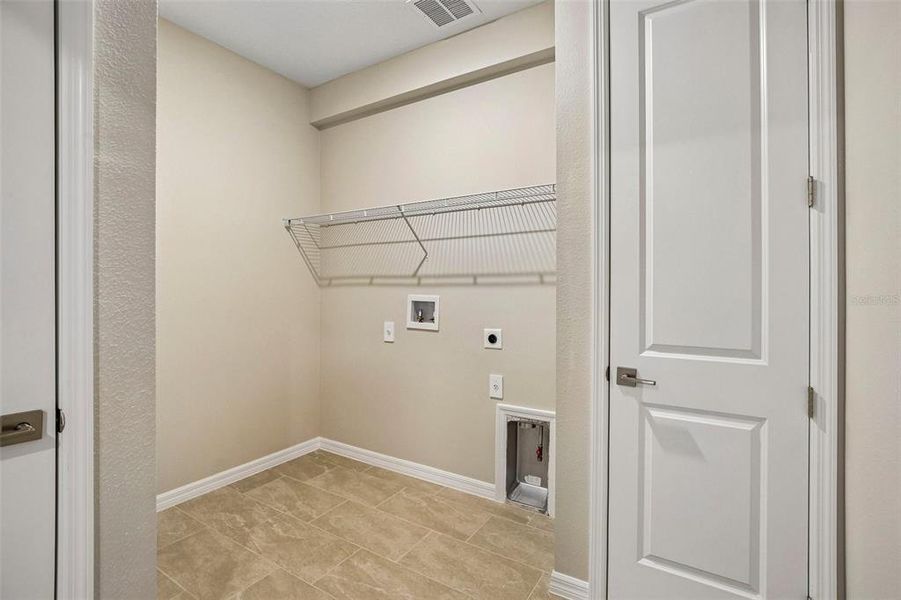 Spacious, unfurnished interior of a new home in Oakfield Trails, Parrish (Image 22). Spacious, unfurnished interior of a new home in Oakfield Trails, Parrish (Image 22).