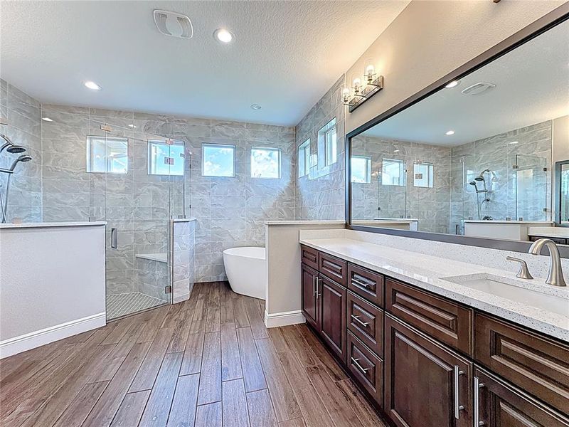 Furnished interior view inside a new home in , Orlando (Image 10).