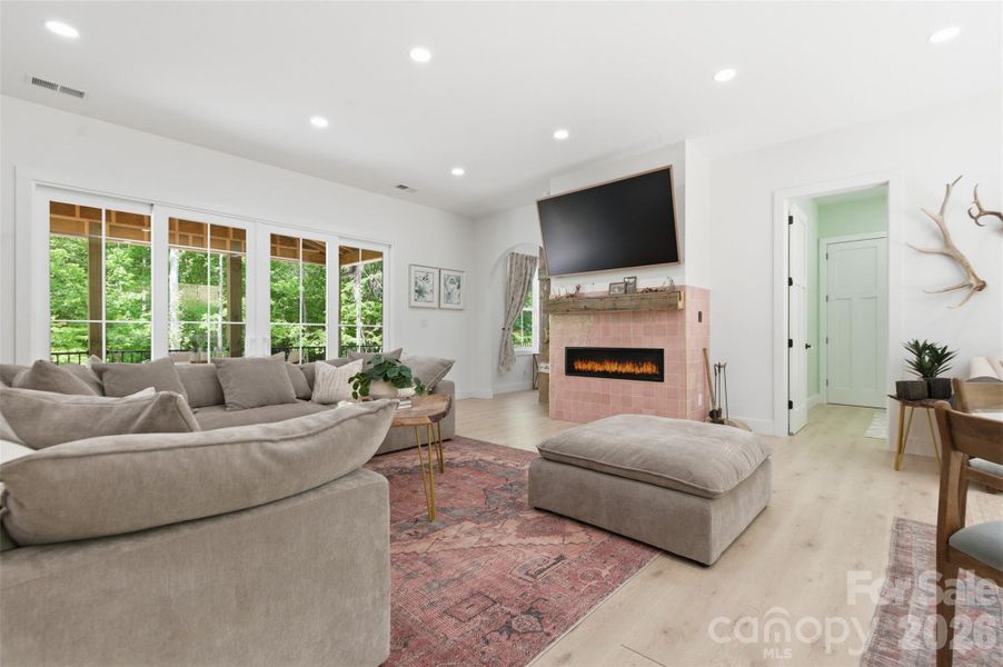 Customizable fireplace