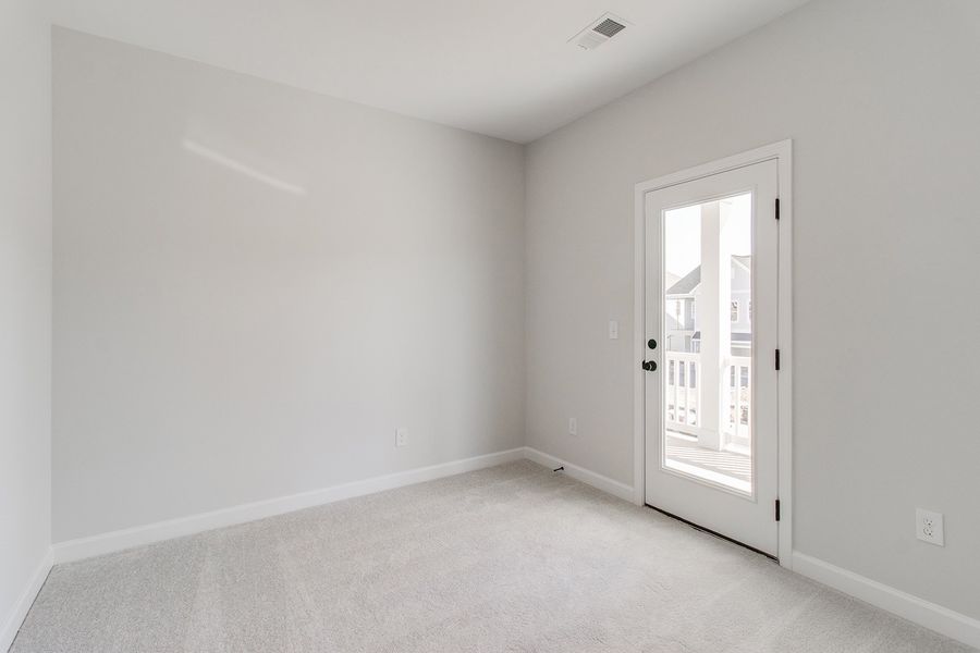 Spacious, unfurnished interior of a new home in Hendrix Farms, Lexington (Image 35).
