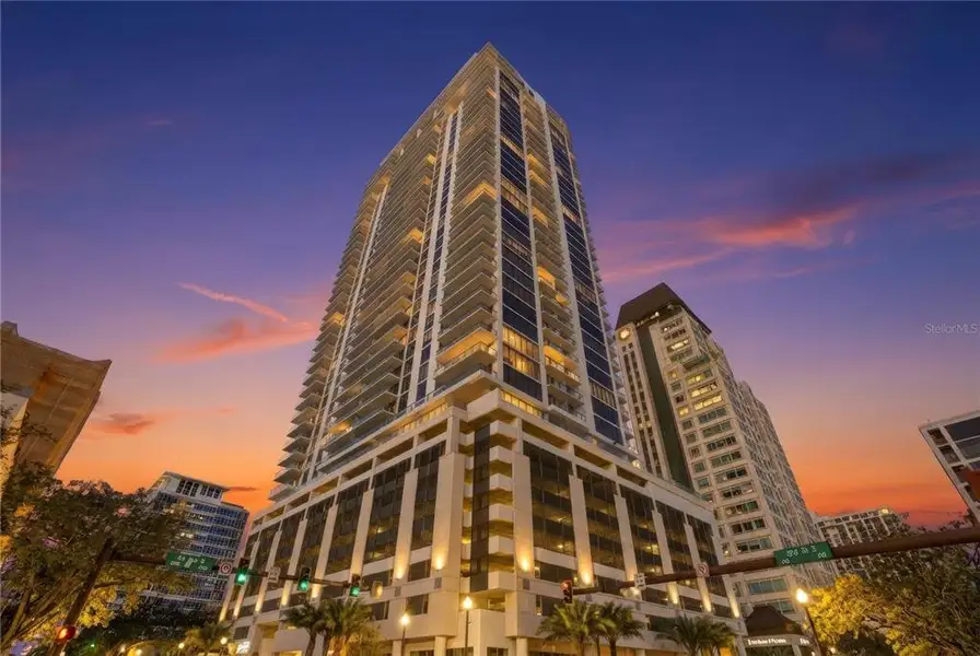 Condo located in St. Petersburg, FL showcasing its design and architecture (Image 2). Condo located in St. Petersburg, FL showcasing its design and architecture (Image 2).