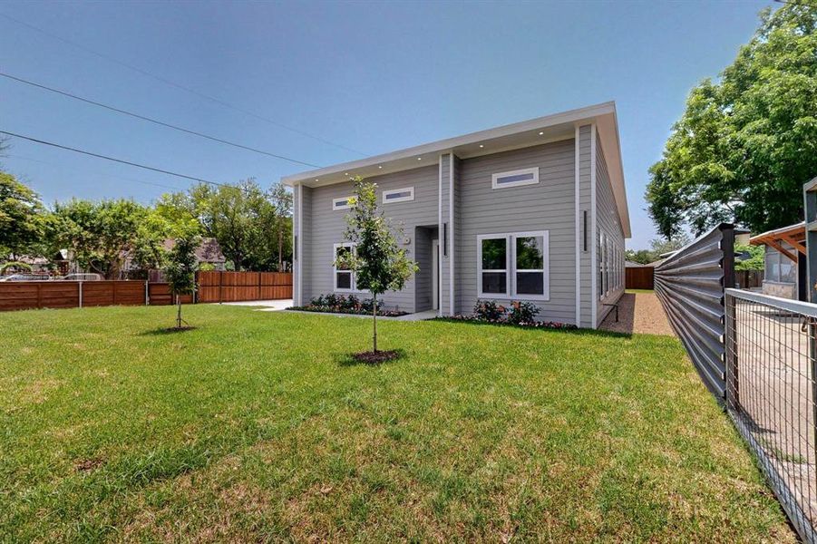 Front exterior of a new home in , Dallas, TX, highlighting curb appeal (Image 1). Front exterior of a new home in , Dallas, TX, highlighting curb appeal (Image 1).