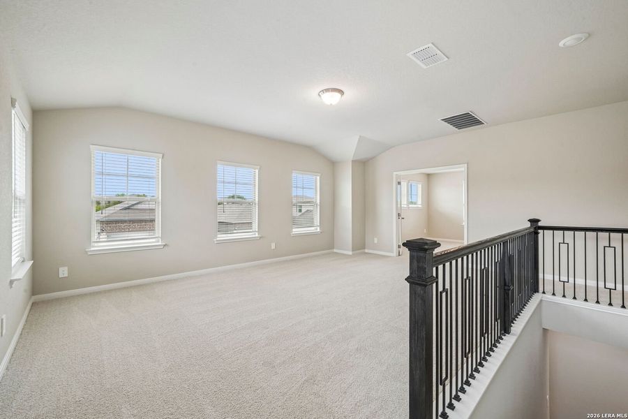 Spacious, unfurnished interior of a new home in Royal Crest, San Antonio (Image 27).