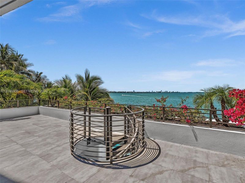 Large Terrace with direct access to the pool