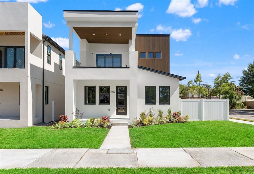 Exterior details and patio area of a home in , Tampa (Image 2).