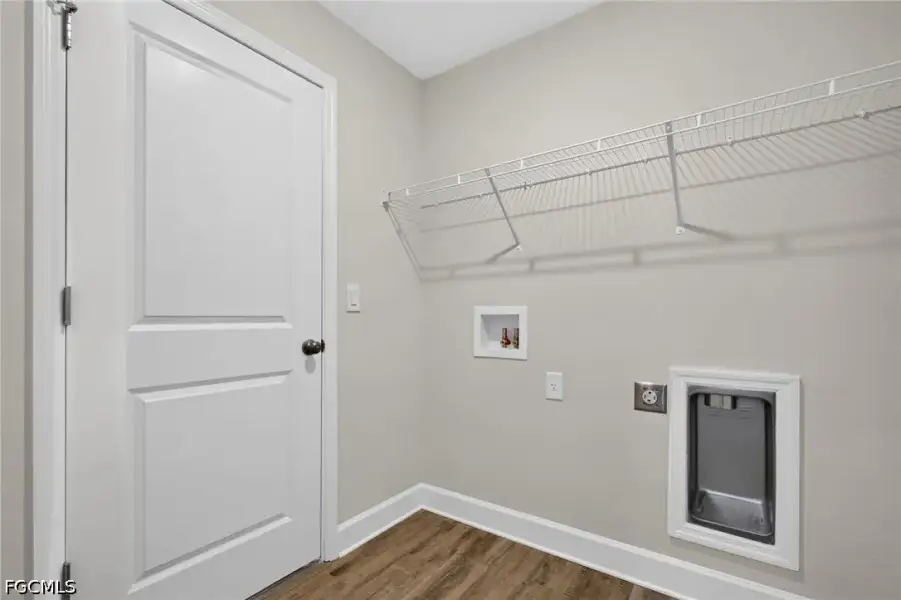 Spacious, unfurnished interior of a new home in Cape Coral, Cape Coral (Image 27).