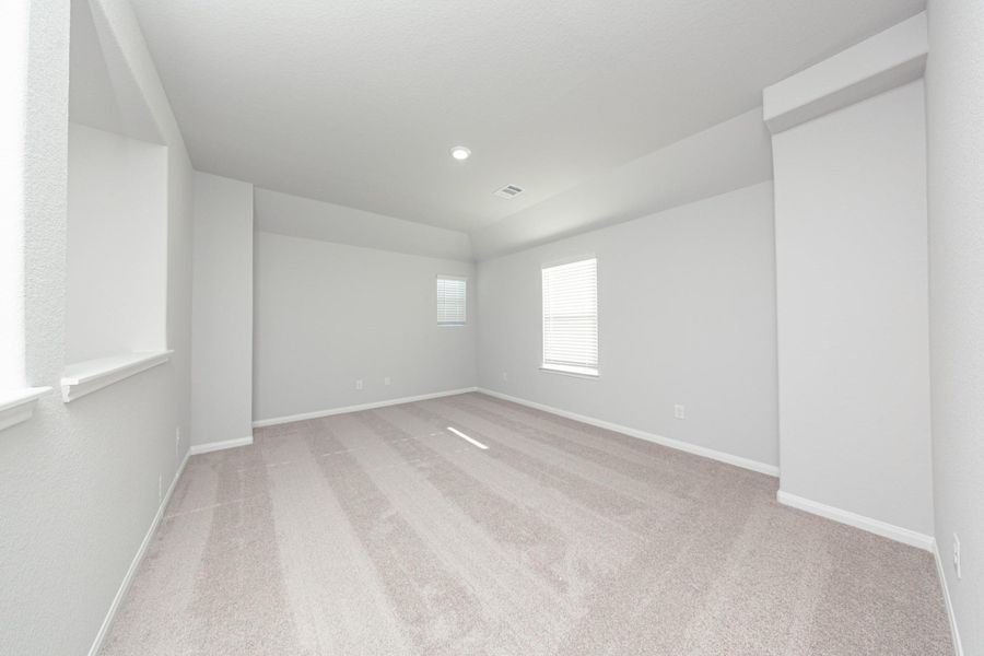 Spacious, unfurnished interior of a new home in Wayside Village, Houston (Image 20).