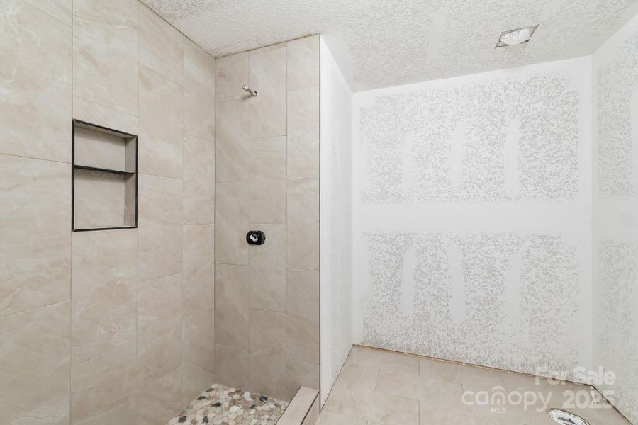 Image 17 of a home in .