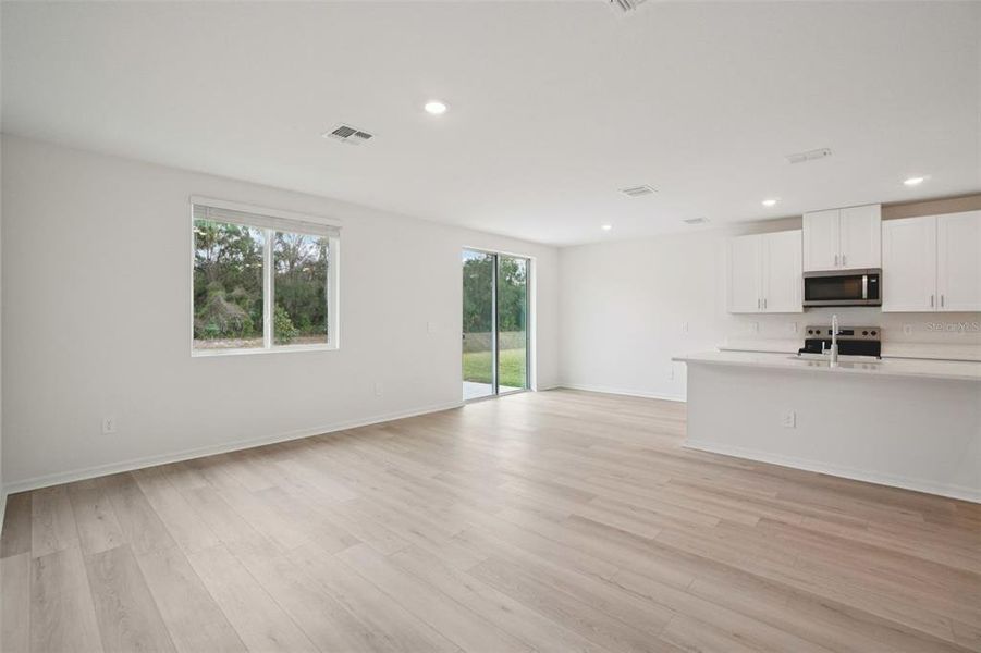 Spacious, unfurnished interior of a new home in Leyland Preserve - Classic Series, Brooksville (Image 15).