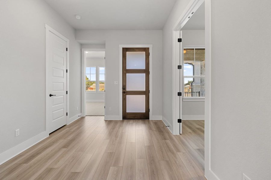 Spacious, unfurnished interior of a new home in Lariat, Liberty Hill (Image 17).