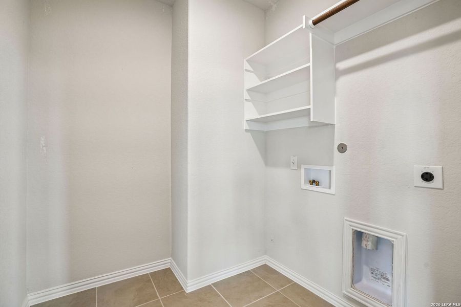 Spacious, unfurnished interior of a new home in Prairie Green, Converse (Image 13).