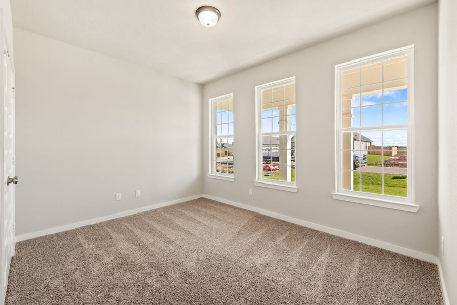 Spacious, unfurnished interior of a new home in Grand Lake, Snook (Image 11).