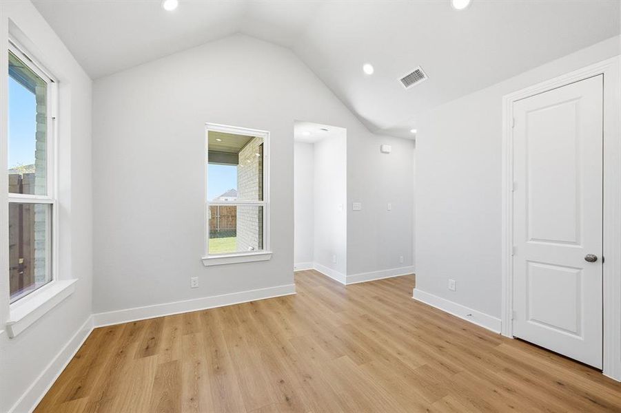 Spacious, unfurnished interior of a new home in Heritage Ranch: 40ft. lots, Sherman (Image 21). Spacious, unfurnished interior of a new home in Heritage Ranch: 40ft. lots, Sherman (Image 21).