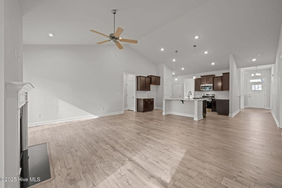Spacious, unfurnished interior of a new home in Fairfield Harbour, New Bern (Image 19).