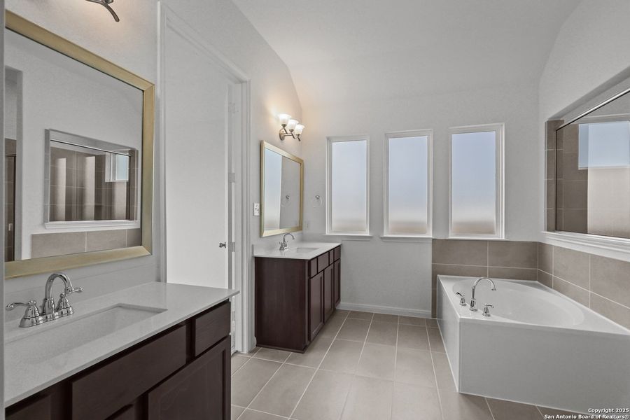 Furnished interior view inside a new home in Ladera 50', San Antonio (Image 4). Furnished interior view inside a new home in Ladera 50', San Antonio (Image 4).