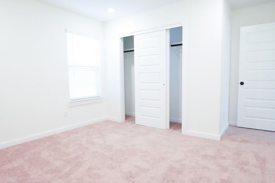Spacious, unfurnished interior of a new home in Foxtail Palms, Manvel (Image 33).