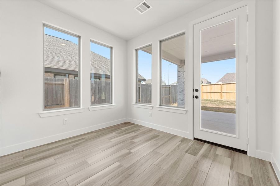 Representative image. Features, selections and colors may vary.